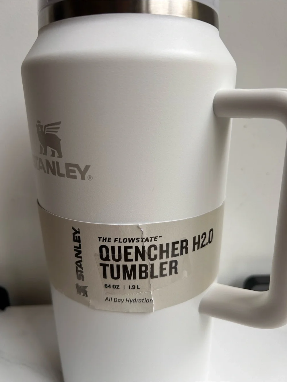 Stanley The Quencher H2.0 FlowState Tumbler 64 oz / 1.9L – White – NWT - Picture 3 of 6